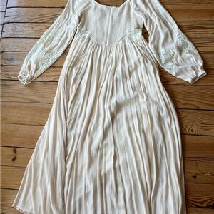 Elegant Cream Long Sleeve Dress